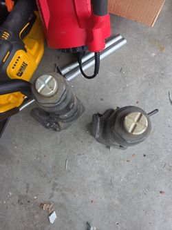 2 12 ton bottle jacks
