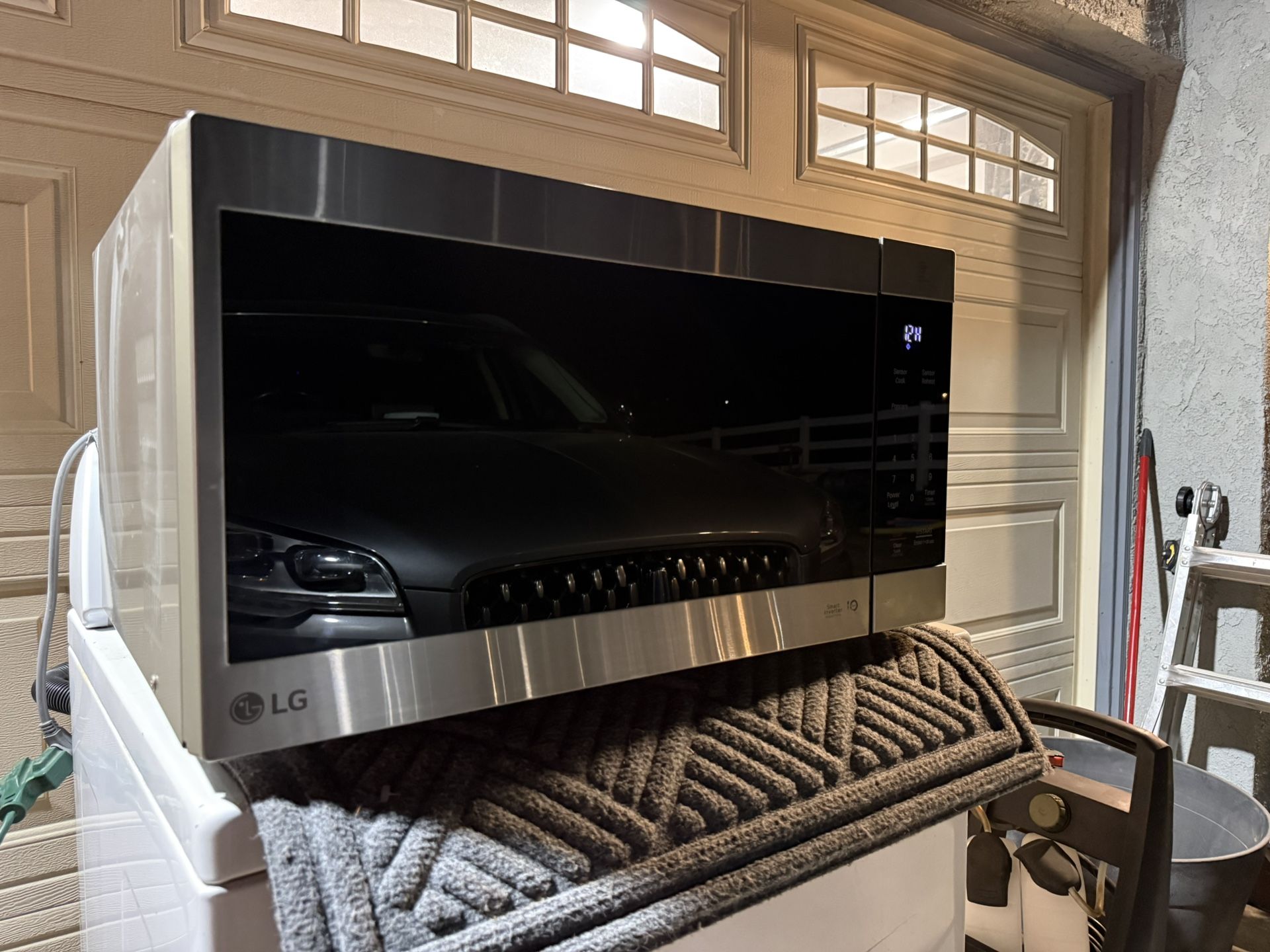 LG Table Top Microwave