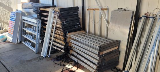 Lots of led grow lights
