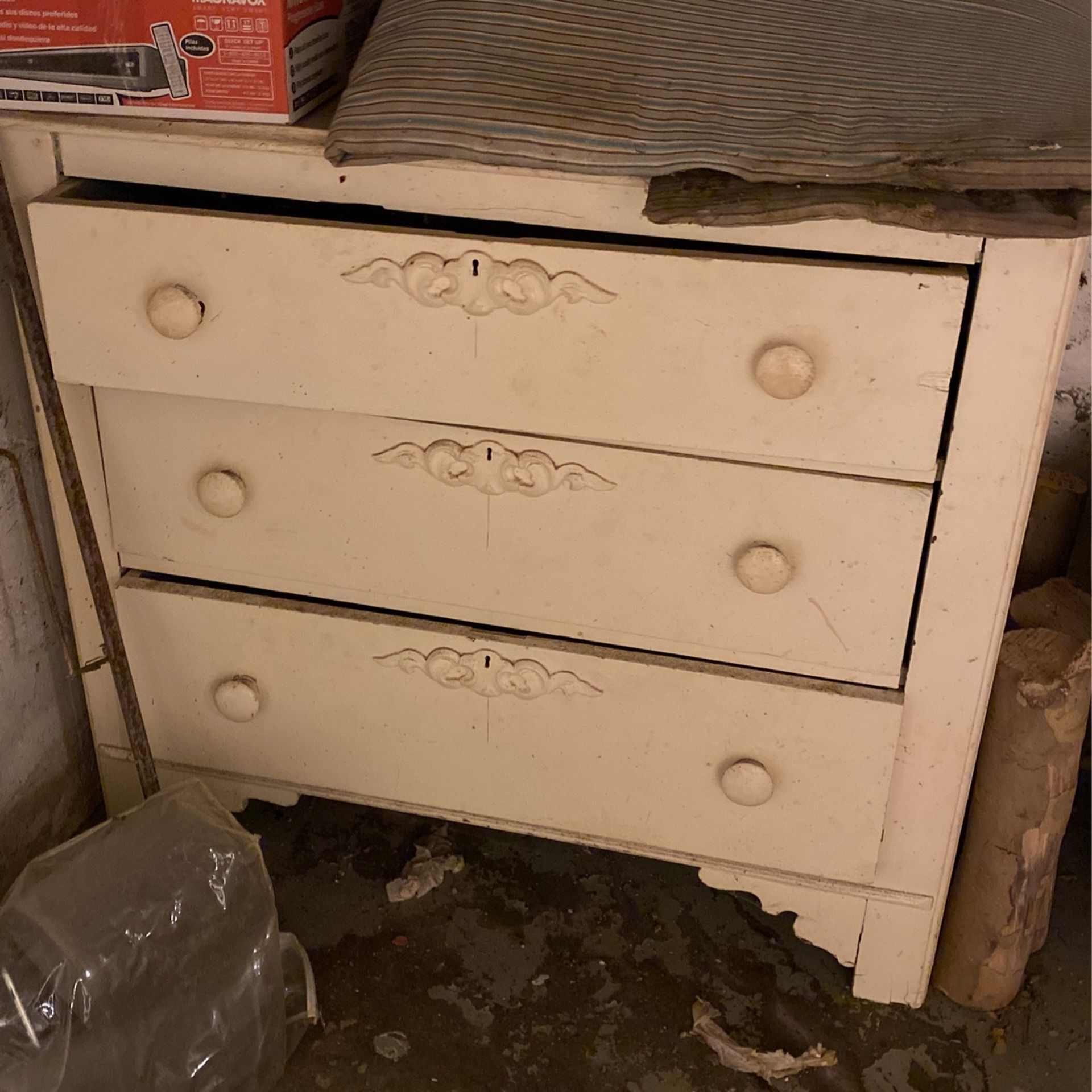 Old Dresser