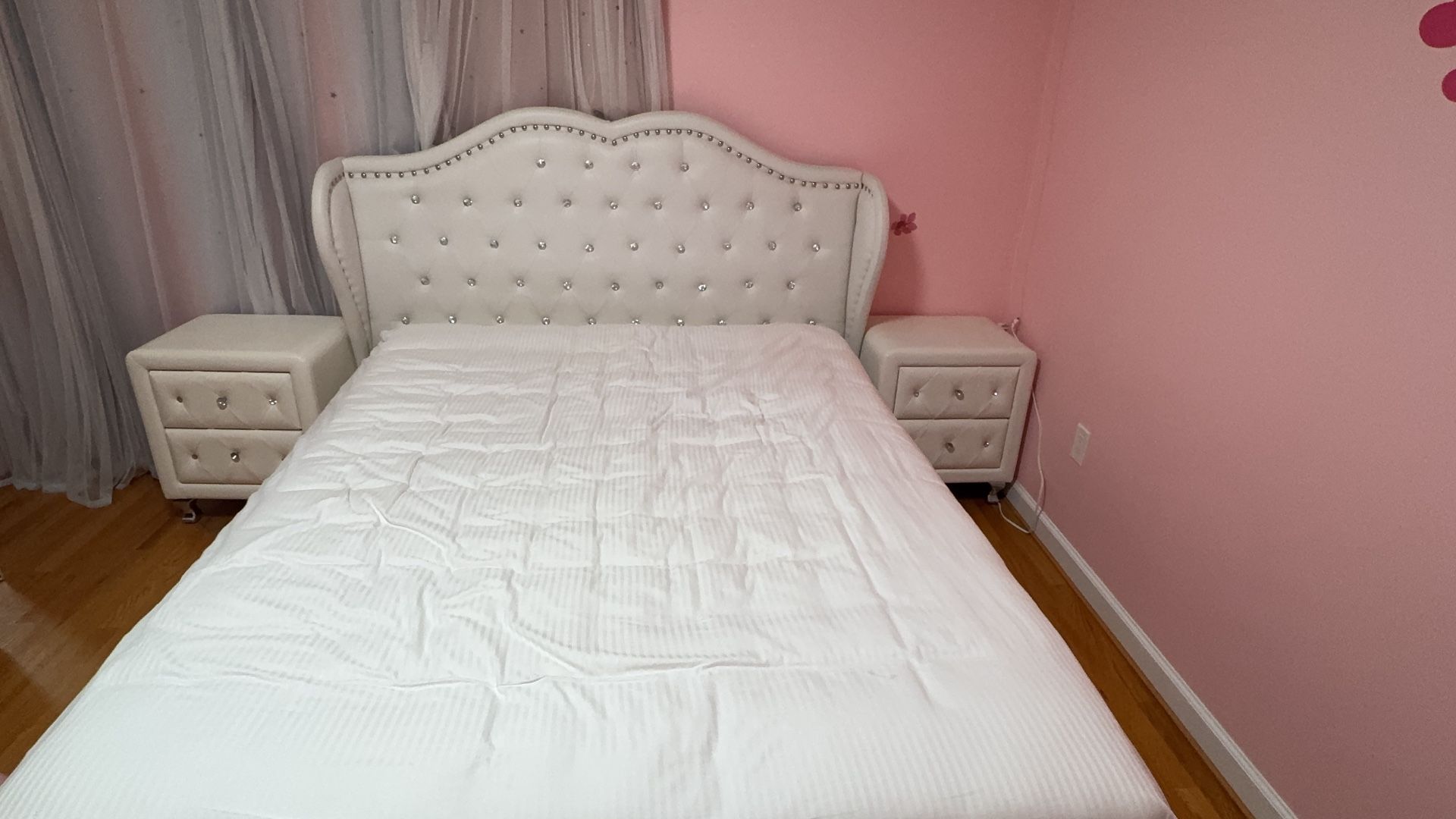Queen Size Bedroom Set