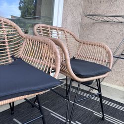 3 Piece Outdoor Bistro Set, Small Patio Furniture Set with with Metal & Wicker Frame, Tempered Glass Tabletop, All-Weather Table and Chairs fo