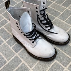 Doc Martains (white)) Like New $40 Size 8 Womens