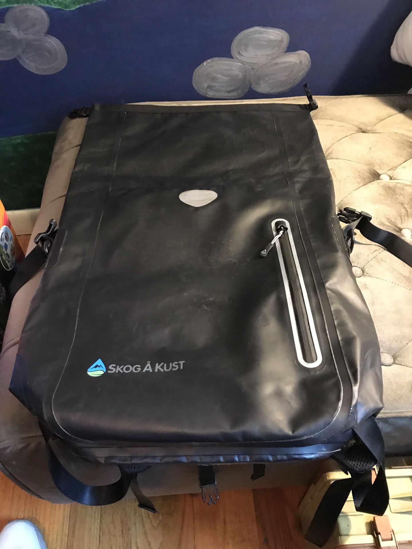 SKOG A KUST BACKSAK WATERPROOF FLOATING BACKPACK WITH ZIPPERED POCKET