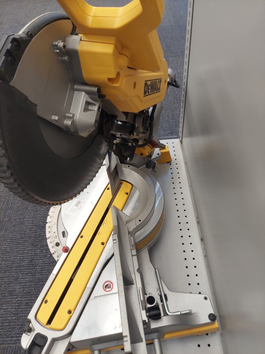 Dewalt 12" Mitter Saw Slider 779 Model Everything Works Great