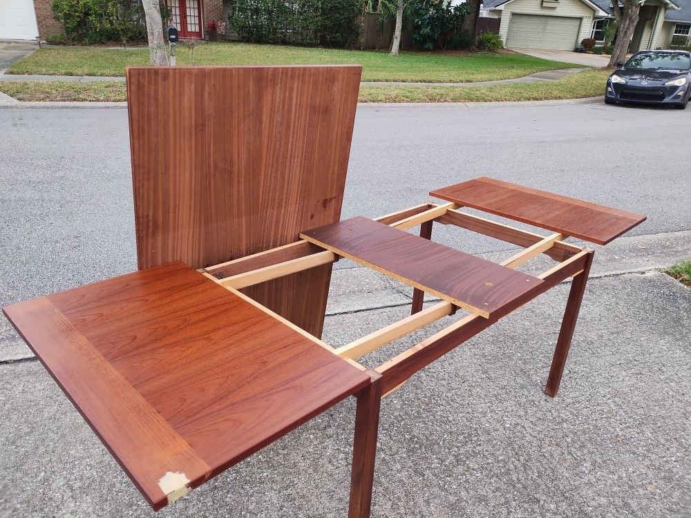 Large Handsome Mid-Century Danish Rosewood Pull Out Extendable Dining Table