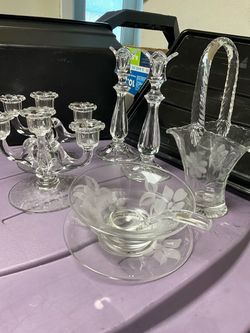 CRYSTAL ASSORTMENT OF ETCHED PIECES