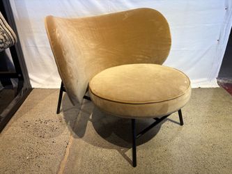 SOFACOMPANY Avenir Tan Modern Deep Curved Accent Chair