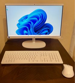 COMPUTER ALL IN ONE HP. ALMOST NEW CONDITION. 16GB RAM 512GB M.2 SSD