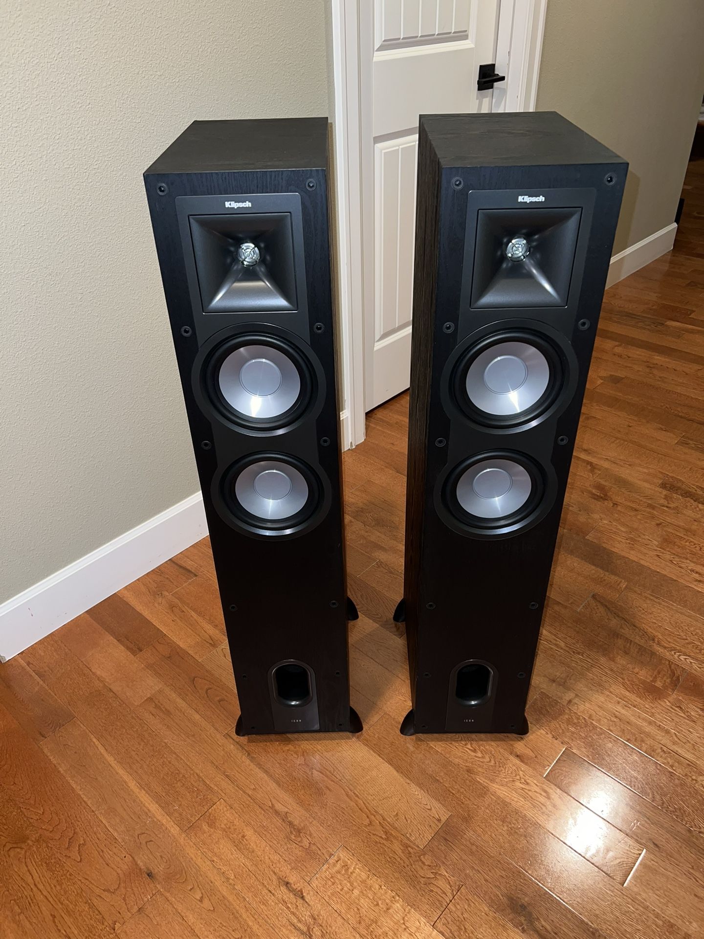 Klipsch KF-26 Floorstanding speakers