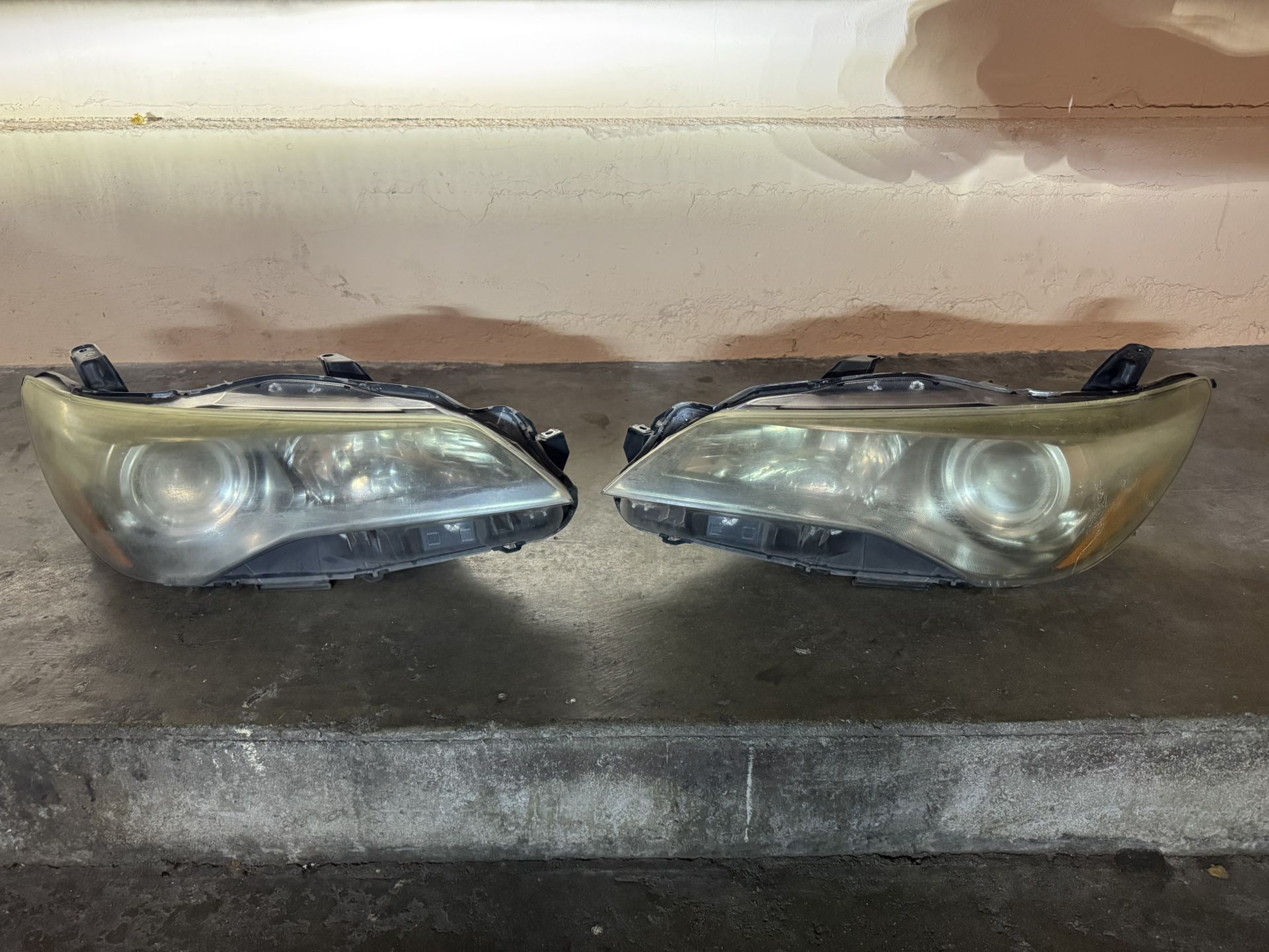 2016 Toyota Camry SE original Headlights