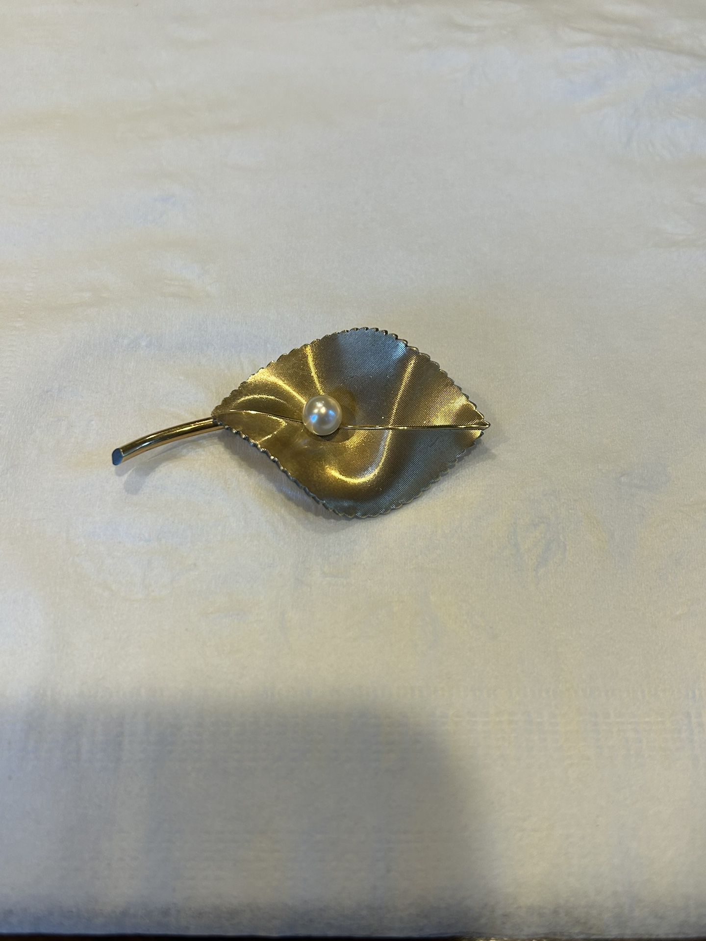 Krementz Cultured Pearl Mid Century Leaf Brooch Pin