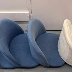 Set of 4 Upholstered Cloth Chairs — Wooden Legs | Good Condition