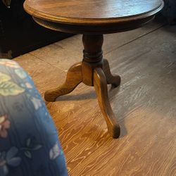 Round Wood Pedestal  Table
