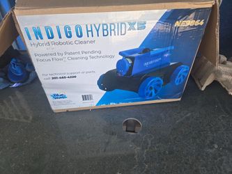 Indigo hybrid pool vacuum