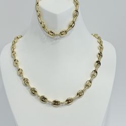 14k Gold-Plated Women's Everyday Set GG Style with Chain Necklace and Earrings Beautiful Set Necklac