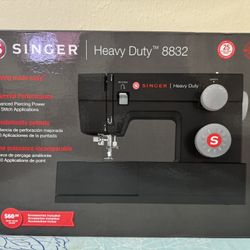 Singer Sewing Machine 