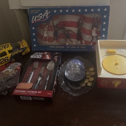 Collectible Lot – Sports, Star Wars, Star Trek & More!