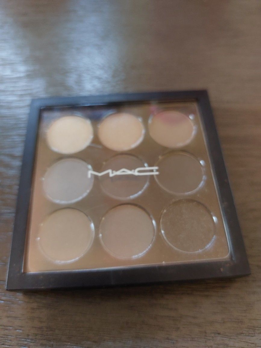 MAC MAKEUP PALLET 