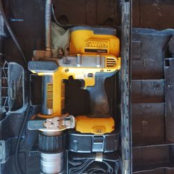 Grease Gun W/Charger & 2 Batteries 