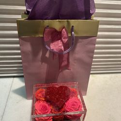 Mother’s Day Gift  Preserved  Dried Flowers Roses In An Acrylic Gift Box