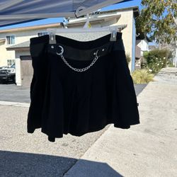 Black Pleated Skirt With Chain