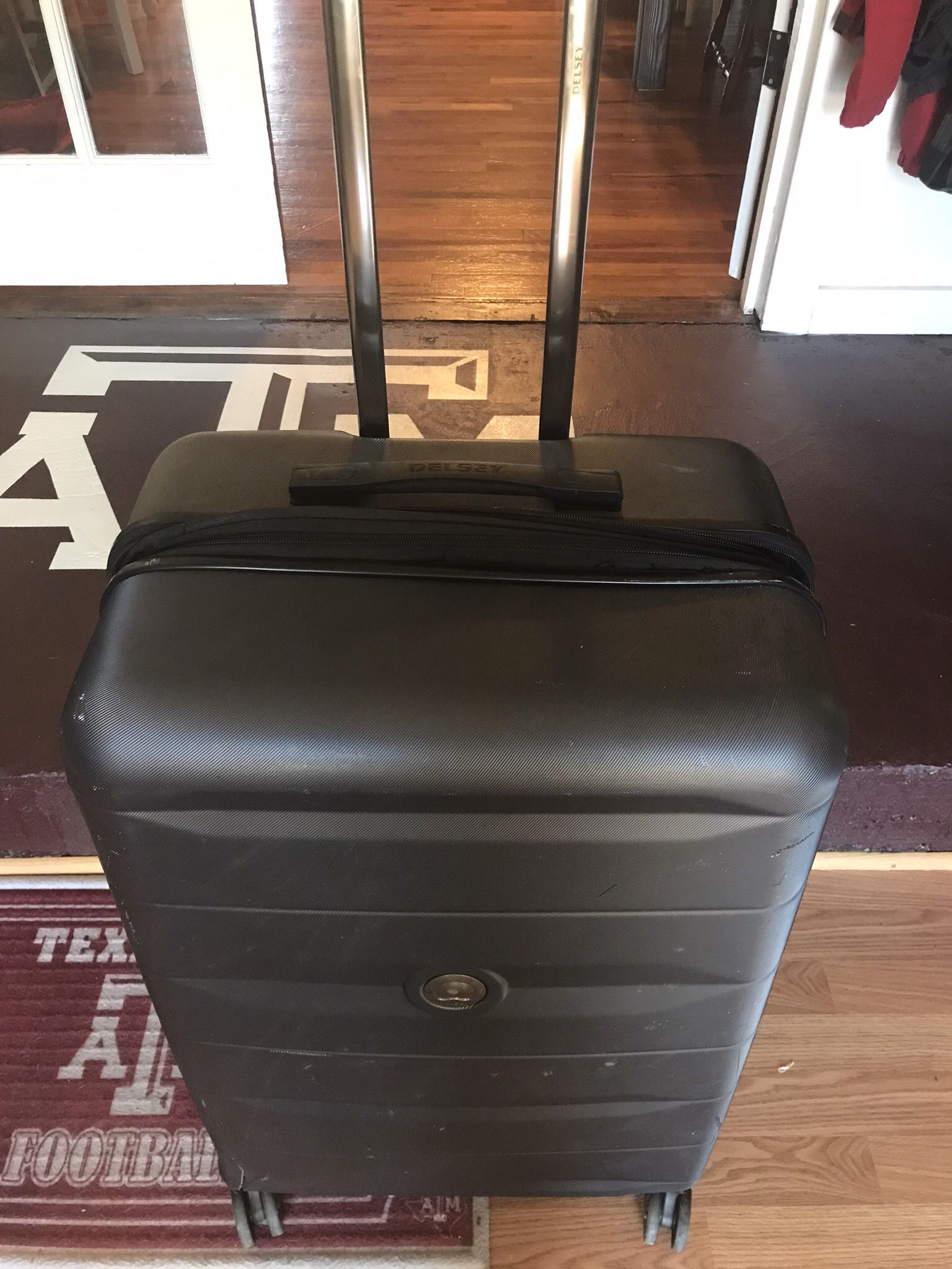 Large Black Suitcase And Nike Gym Bag for Sale in Waco, TX - OfferUp
