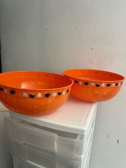 Two plastic bowls with Halloween designs