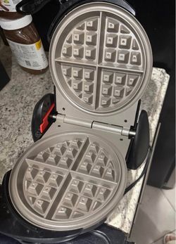 Round Belgian Waffle Maker