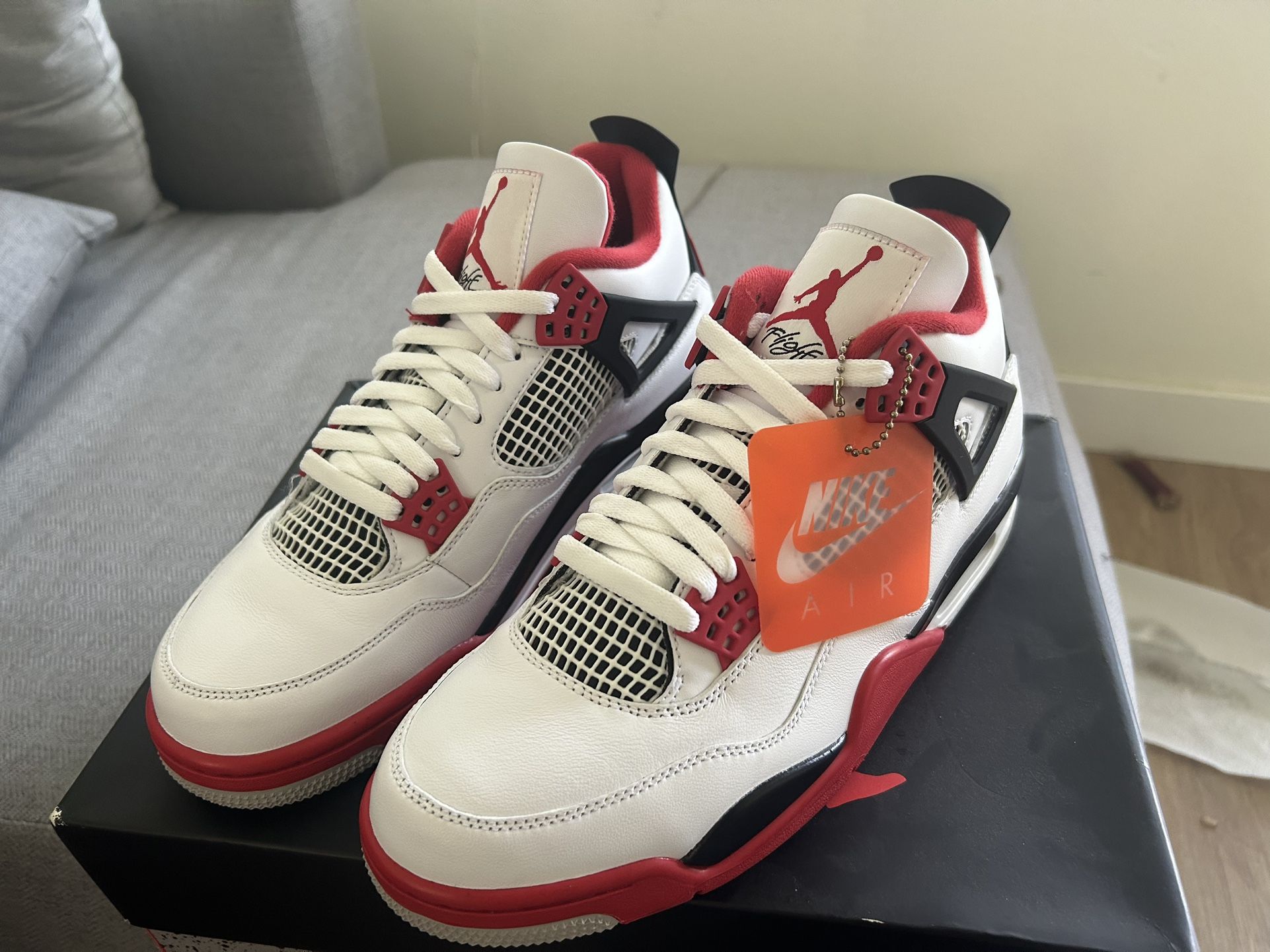 Air Jordan 4 Retro
