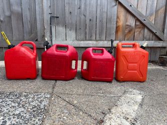Lot of 4 Red Plastic Gas Cans
