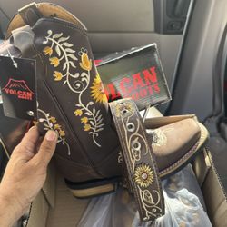 Size 8 Women’s Boots new With Matching Belt 