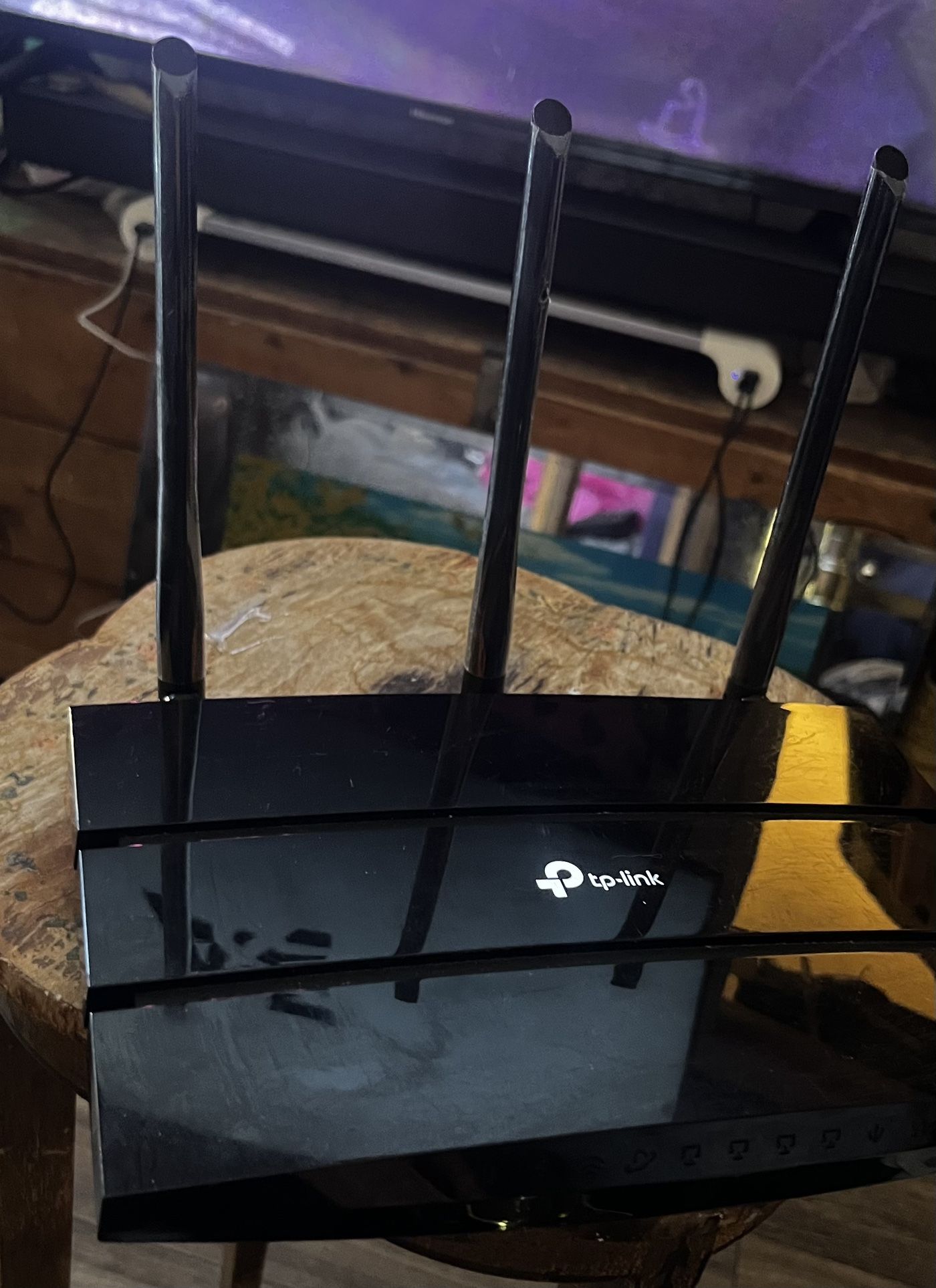 Preowned TP-Link Archer A7 AC1750 wireless dual-band gigabit router. This router is an 802.11ac device that offers simultaneous dual bands wifi conne