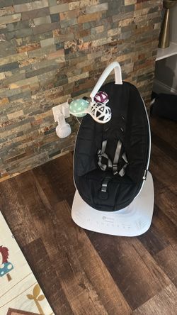 4 Moms Mamaroo swing