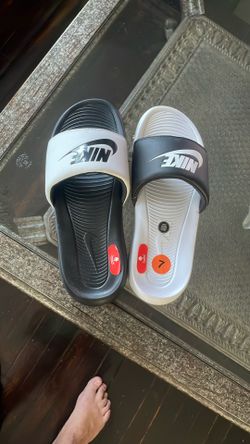 Black And White Nike Slides (New) Size 7