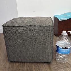 Ikea ottoman/footstool - kedjebo