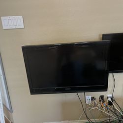32 Inch TV With Wall Mounts
