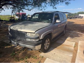 02 Chevy Tahoe full part out good parts