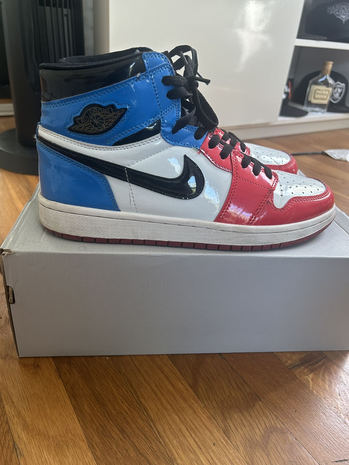 AIR JORDAN 1 RETRO HIGH OG \'FEARLESS\' Sneaker Politics main image 2