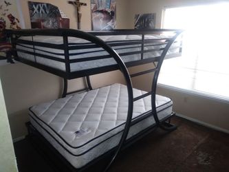 New Metal bunkbed full/full with both mattress