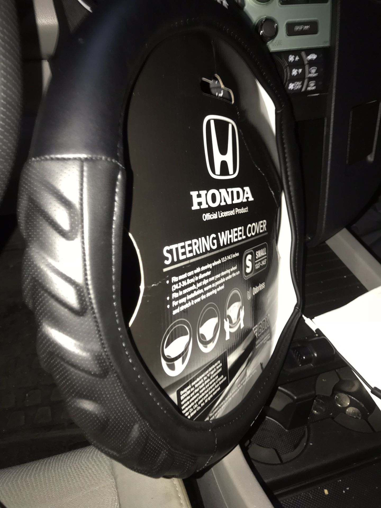 Honda Pilot steering wheel cover