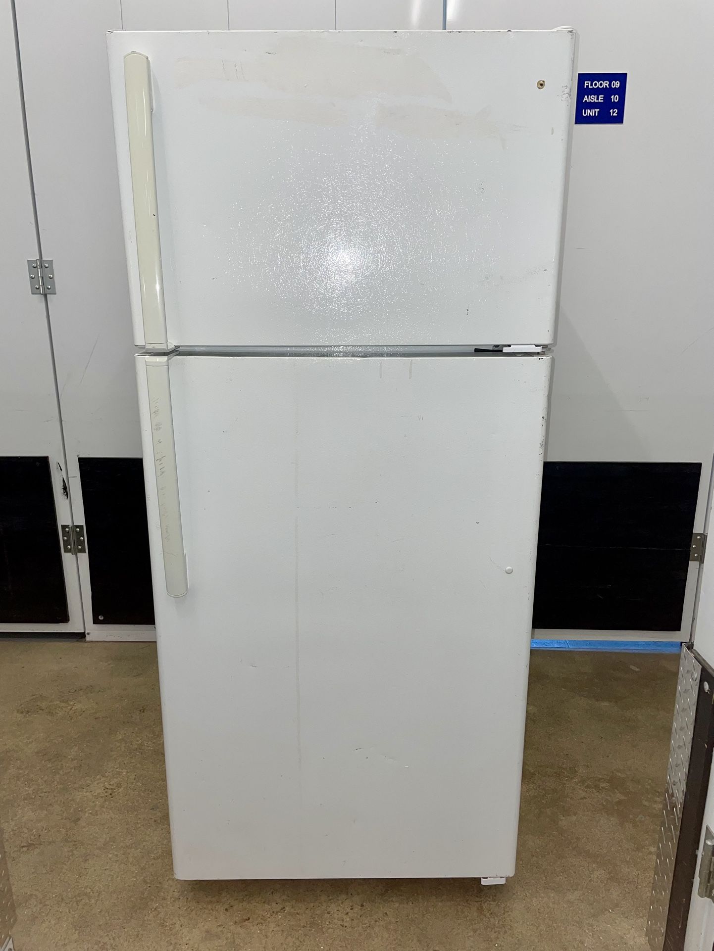 White Top Freezer Refrigerator