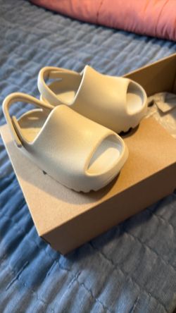 Yeezy Slide For Toddler Size 6c