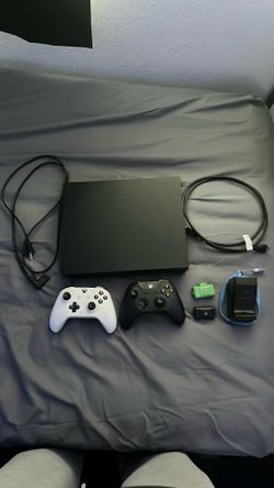 Xbox one x 1.5 TB with 2 controllers