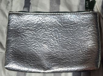 Ipsy Silver Cracked-Look Faux Leather Makeup Bag with Zipper Cosmetic Pouch