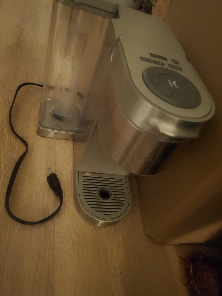 Keurig K-Supreme Plus Coffee Maker, Single Serve K-Cup Pod Coffee Brewer,