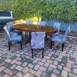 Dining table with 2 leafs and 7 chairs (chairs with covers)