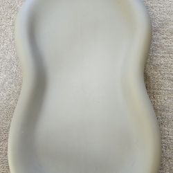 Keekaroo Peanut - Baby Changing Station