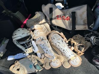 Catchers gear softball