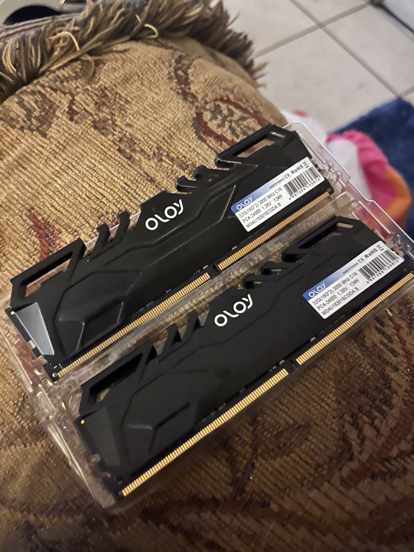 OLOy DDR4 RAM – 32GB (16×2) 3000MHz CL16
